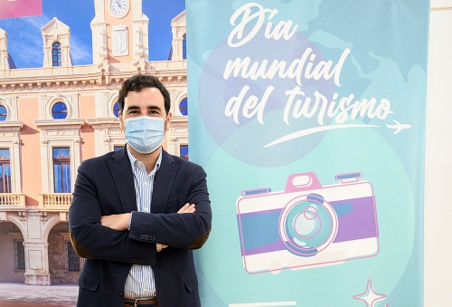 Almería celebra el Día Mundial del Turismo con un ‘Banco de los Recuerdos’