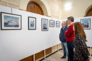 José María Ibarzábal expone sus pinturas basadas en ‘Roquetas marinera’