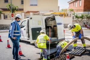 Limpieza preventiva de los cerca de 5.000 imbornales de Roquetas