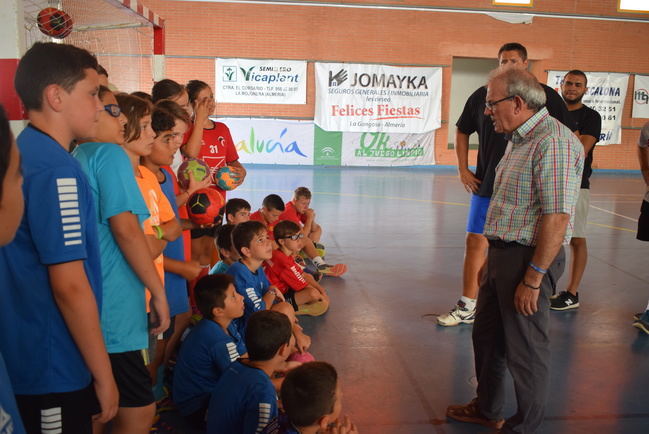 El II Campus Internacional de Baloncesto de Vícar llega a su ecuador