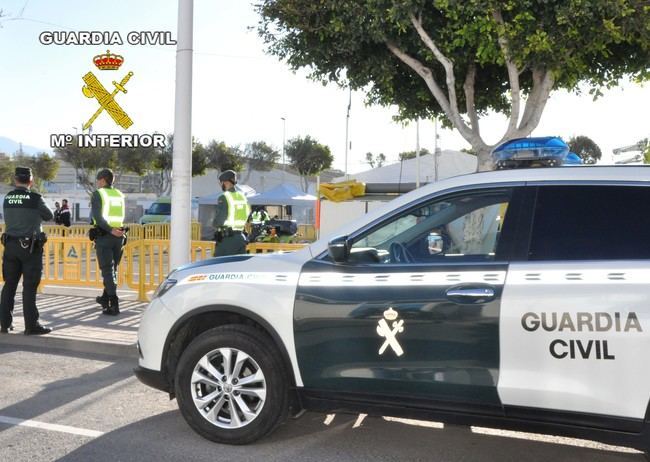 Unos padres se despistan y dejan a su bebé de un año sola en el parking de un centro comercial