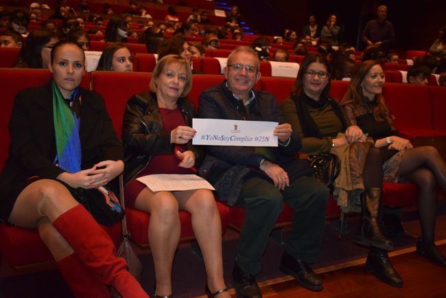 Los Escolares De Vícar Proclaman Su '#Yo No Soy Complice' En El Maltrato A La Mujer