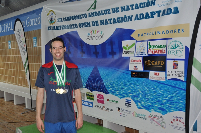 Cuatro medallas para Carlos Tejada en el Andaluz de Natación de Roquetas de Mar