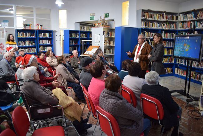 Cuentos Dramatizado De Los Mayores De Vícar Para Celebrar El Día De La Lectura En Andalucía