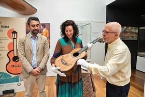 Se queda en Almería la segunda guitarra más antigua del maestro Antonio de Torres