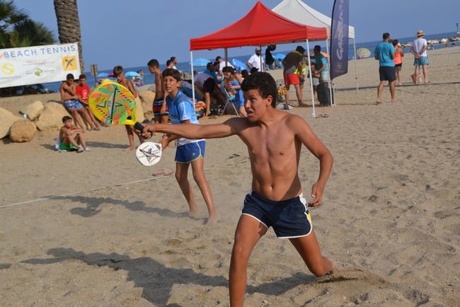 Un centenar de participantes en la Copa de Verano de Tenis Playa de la Diputación