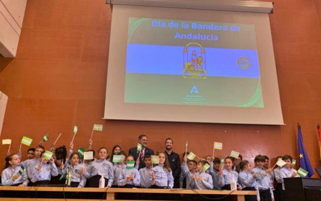 El Día de la Bandera permite que el alumnado conozca el proceso autonómico