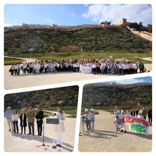 140 alumnos de Primaria recitan Versos por La Paz al pie de la Alcazaba