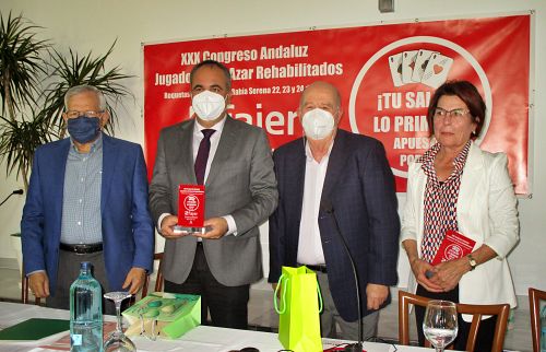 De izda. a dcha. Manuel Fdez., Rafael Pasamontes, Franscisco Abad y María Elena Bernal en la apertura del XXX Congreso de FAJER en Roquetas