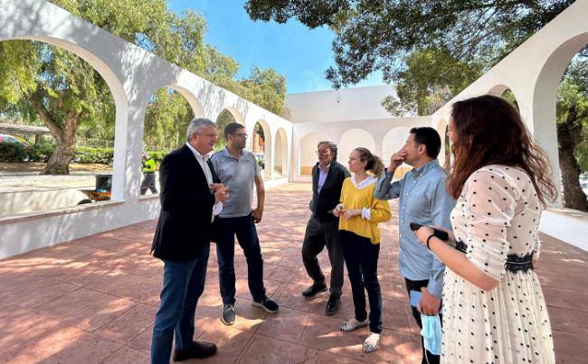 El delegado de Salud visita la zona de “Los Arcos” en la Bola Azul