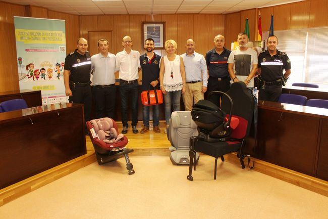 Nueva donación de sistemas de seguridad infantil gracias a Educación Vial de Roquetas