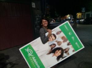 Adelante Andalucía hace una pegada tradicional de carteles