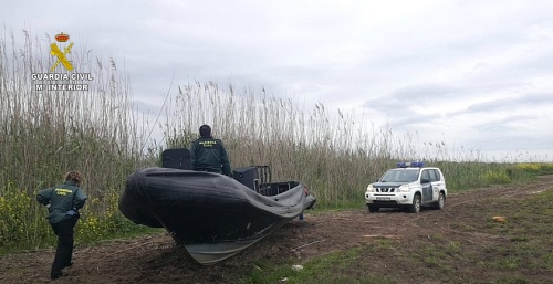 Tres detenidos por la Guardia Civil con 77 fardos de hachís