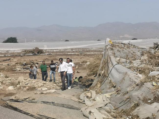 El senador Hernando (PP) visita las zonas afectadas por la DANA en Níjar