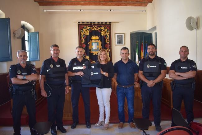 El Ayuntamiento de Níjar dota a la Policía Local de chalecos antibalas