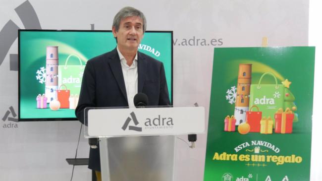 Campaña 'Esta Navidad Adra es un regalo' para apoyar al comercio local