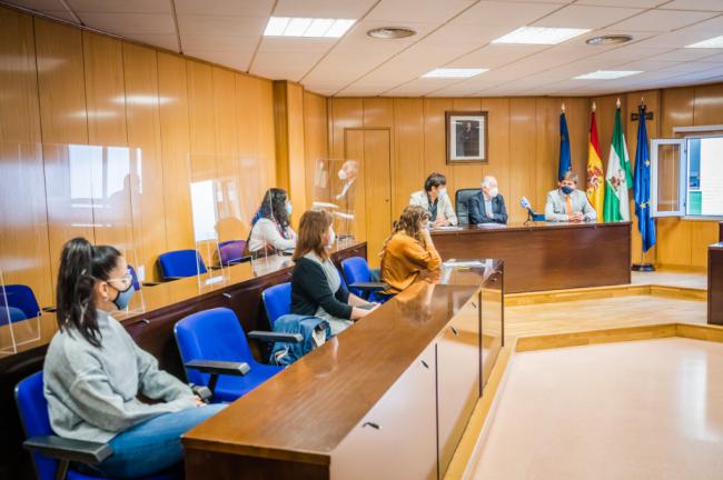 Reunión con representantes de los colegios concertados de Roquetas de Mar ante la nueva ley educativa