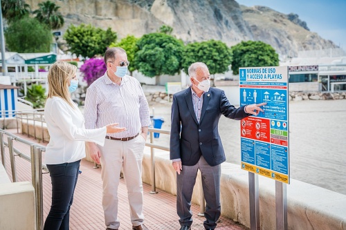 Amat visita las playas y agradece a los roqueteros su responsabilidad