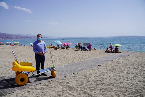 Pasarelas flexibles en Roquetas para tener puntos accesibles de sus playas