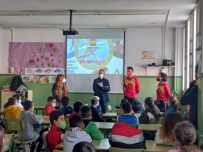 Deportistas de élite inculcan valores a escolares de Primaria porque 'Todos olímpicos'