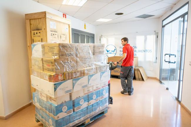 La campaña para el Banco de Alimentos en Roquetas de Mar sigue recibiendo solidaridad