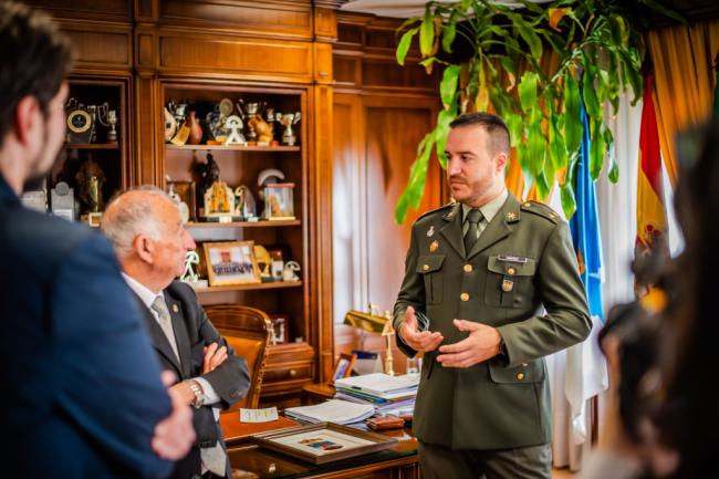 Reconocimiento al teniente Garrido por su participación en la 'Campaña Antártica'