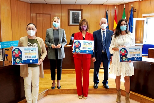 La farmacia Faro del Puerto de Roquetas de Mar gana el concurso de escaparates de Halloween