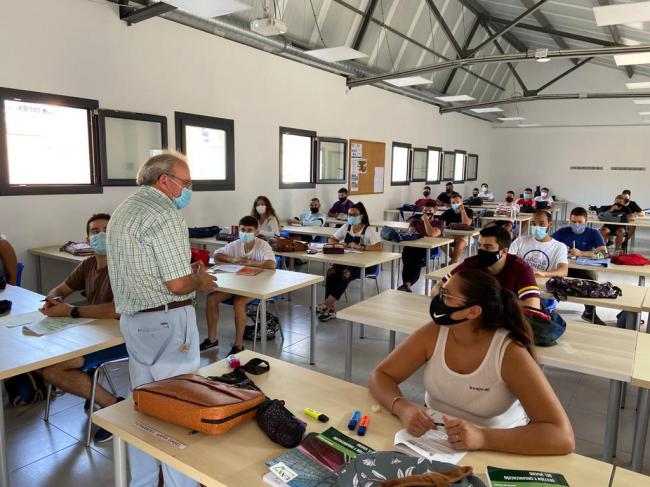 Bonilla Visita Las Nuevas Instalaciones De La Escuela Agraria De Vícar