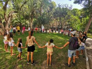 Un taller de percusión corporal pone fin la Escuela de Familias de Roquetas de Mar