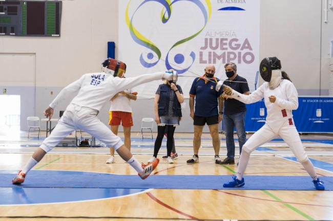 La selección andaluza de esgrima se concentra en el Pabellón Moisés Ruiz de Diputación