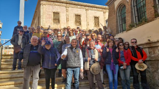 Un centenar de almerienses se animan a conocer la ciudad andando