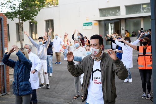 Flashmob en la campaña 'No tener casa, mata' de los usuarios del Centro Municipal de Acogida