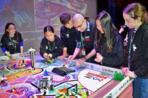 200 jóvenes impulsan actividades artísticas con tecnología en la FIRST LEGO League