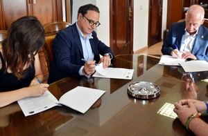 Convenio entre UAL y Ayuntamiento de Roquetas para conservar vencejos