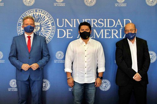 El ministro de Agricultura y Ganadería de El Salvador visita la UAL