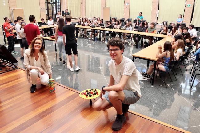 La UAL utiliza juegos de mesa para estimular el cerebro de los estudiantes preuniversitarios