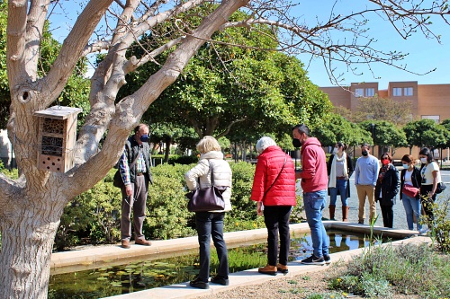 Una visita guiada muestra el patrimonio artístico y natural de la UAL