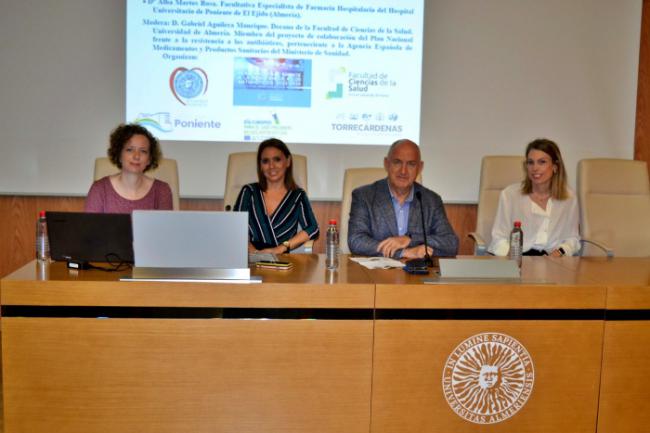 La comunidad universitaria recibe formación en uso responsable de los antibióticos