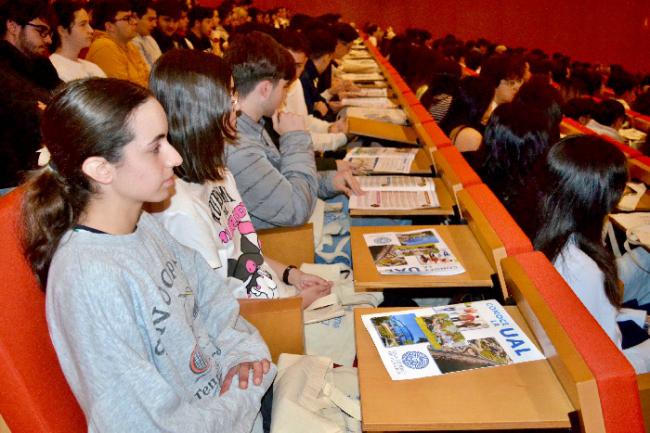 4.700 estudiantes se acercan a conocer la UAL