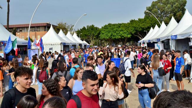 Participación activa de los estudiantes en la Jornada de Bienvenida de la UAL