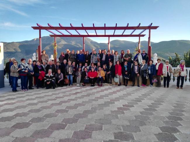 300 mayores de Níjar visitan Laujar y Fondón