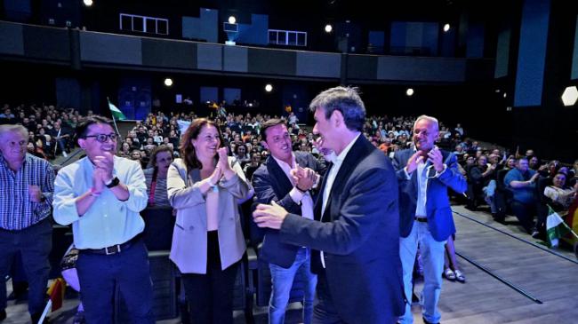 Manuel Cortés presenta un equipo 'con talento y experiencia' para liderar Adra