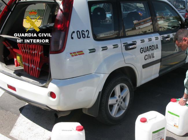 La Guardia Civil sorprende a una pareja sustrayendo gasoil de un camión