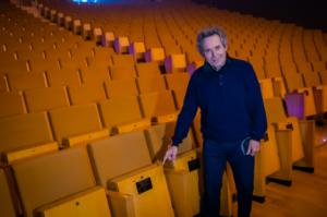 Miguel Ríos, butaca de honor en el Teatro Auditorio de Roquetas de Mar