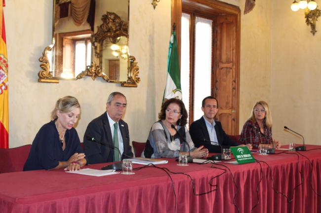 La Junta se une a entidades sociales y a Universidad en el Mes de la Lucha Contra el Cáncer de Mama