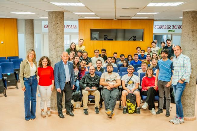 Alumnos de la Universidad de Valencia visitan Roquetas de Mar para estudiar su desarrollo económico y social