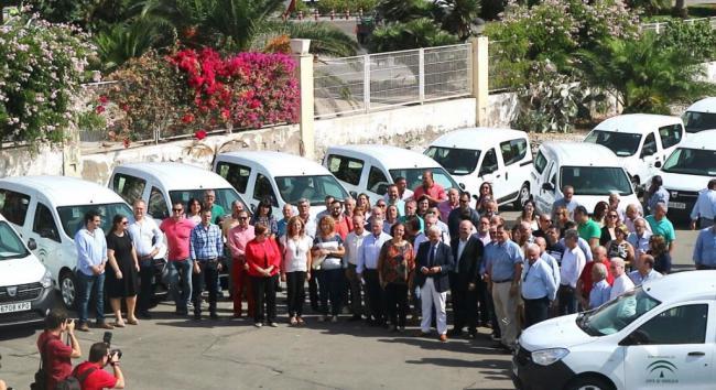 La Junta comprará a los pueblos pequeños casi 400 coches en dos años