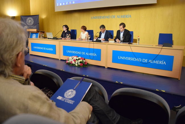 Alberto Manguel en la UAL: “Tenemos que recuperar el prestigio de la palabra”