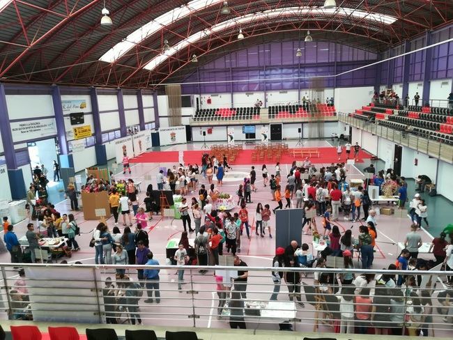 Cerca de 300 estudiantes de 15 centros muestran sus proyectos empresariales en la Feria de Emprendimiento