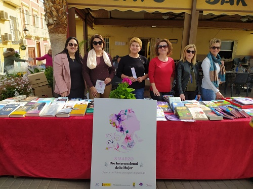 Cuevas celebra el Día de la Mujer con su tradicional Feria del Libro